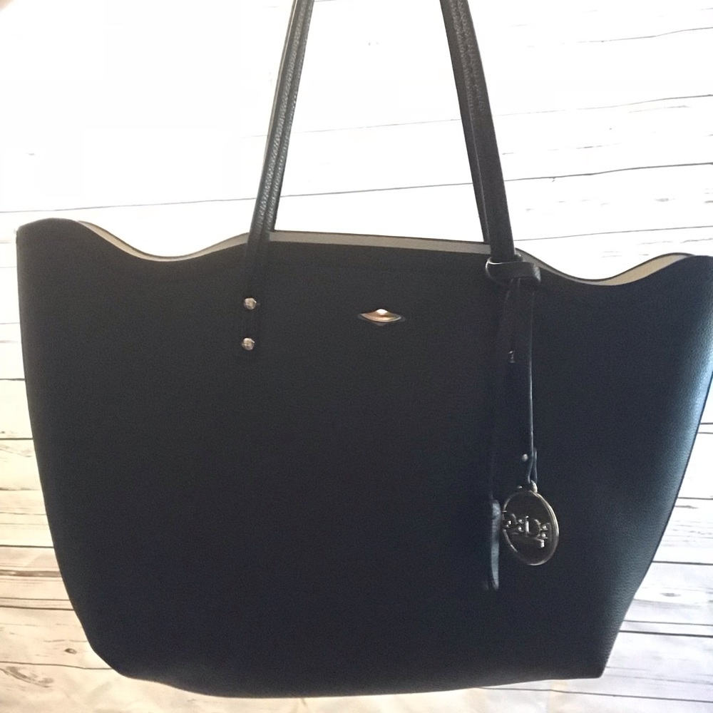 Black tote